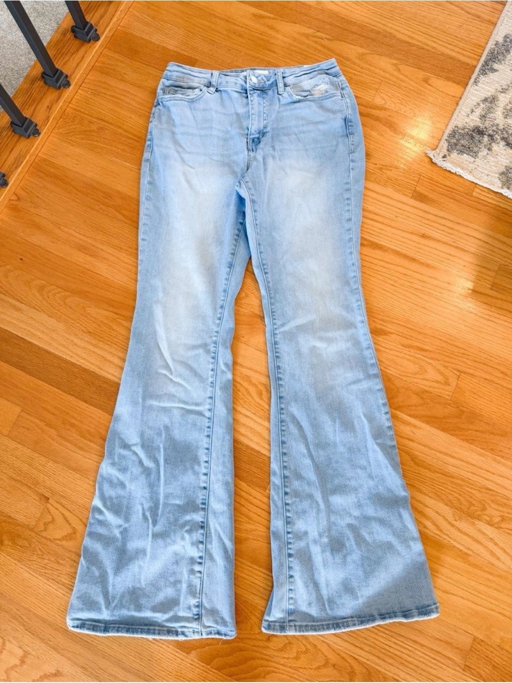 Vervet Light Wash Flared Women’s Jeans - 28 waist